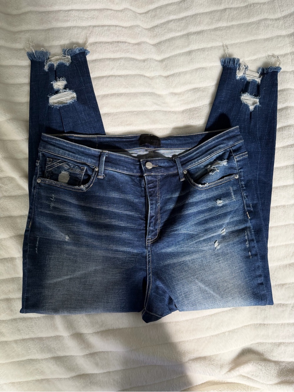 Buckle Dark Blue Distressed Ankle Jeans